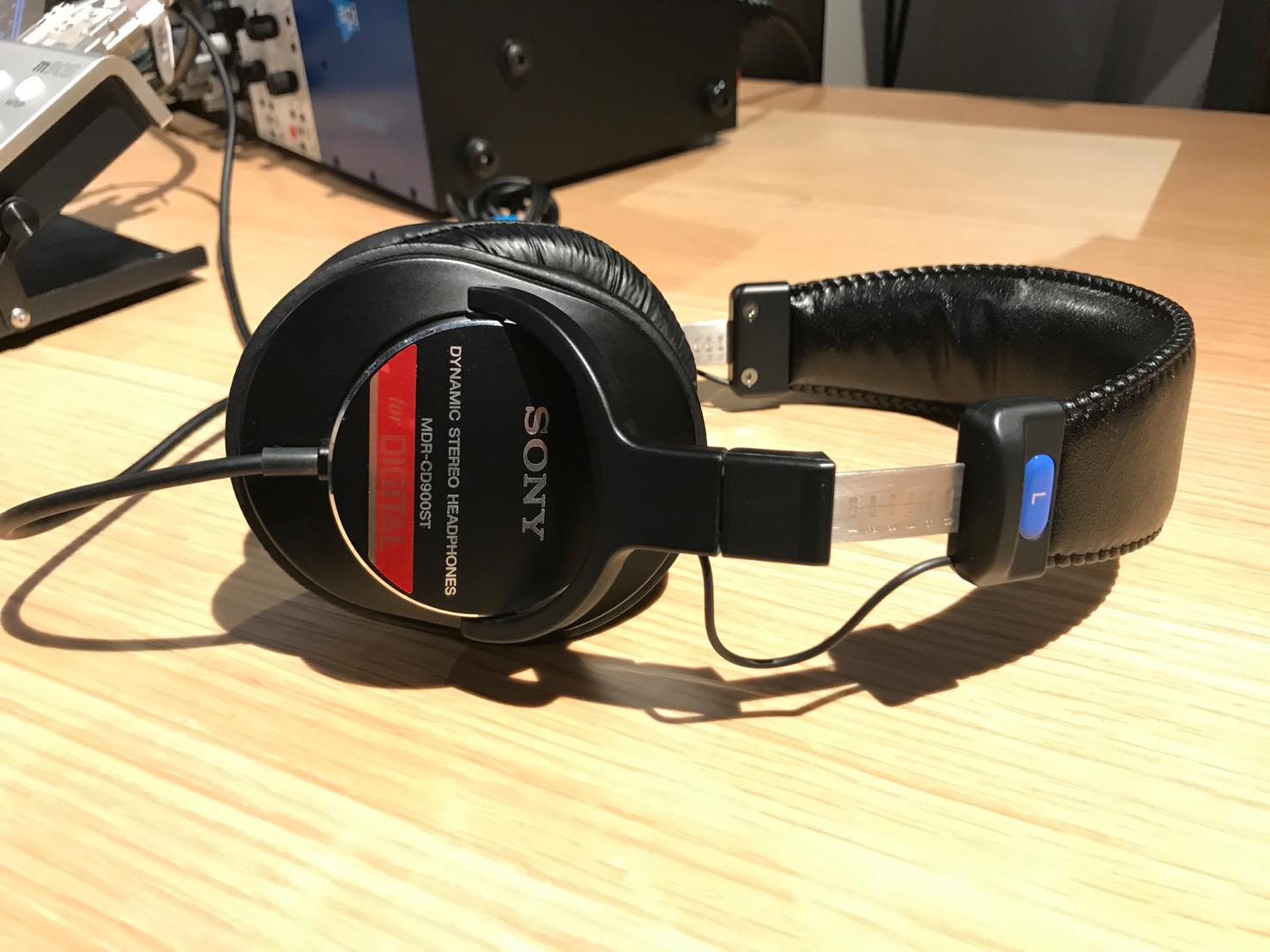 MDR900ST